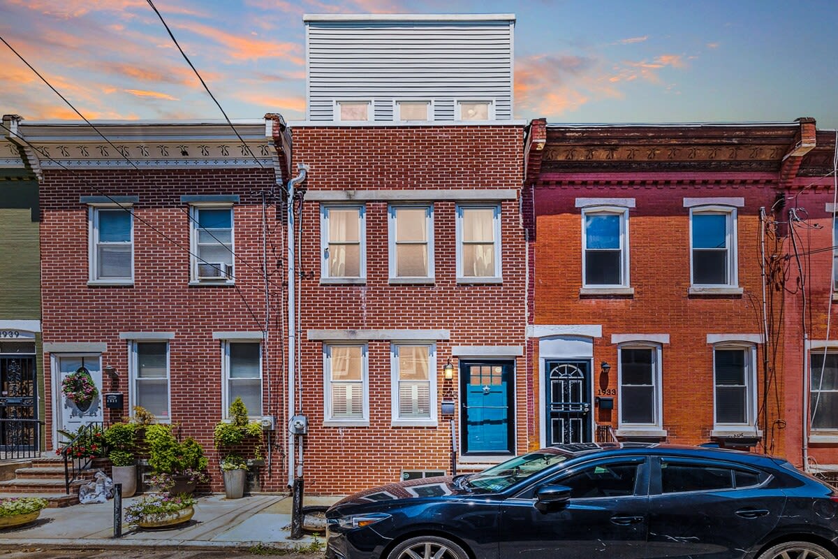 Modern Fairmount Gem w/ Roof Deck & Parking