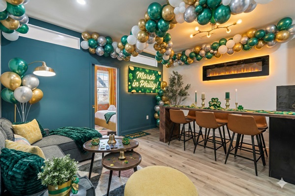 Prime Old City Condo: Free Parking + Skyline Views