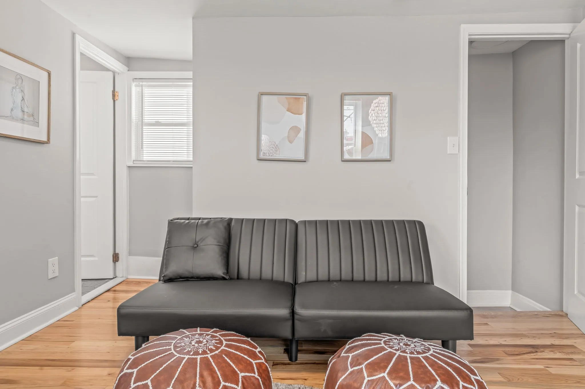 Extra seating with poufs and sofa—ideal for relaxing or turning into additional sleeping space.