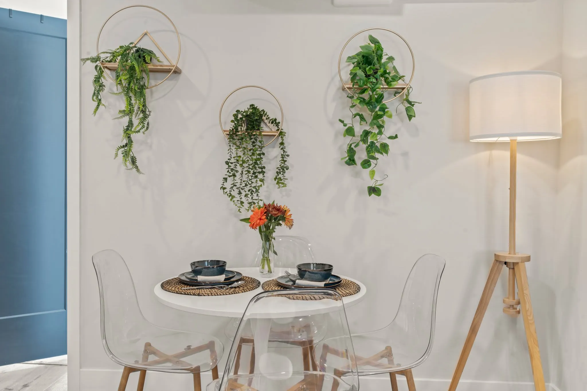 Start your morning here—fresh blooms, hanging greenery, and sunshine make this nook effortlessly inviting.