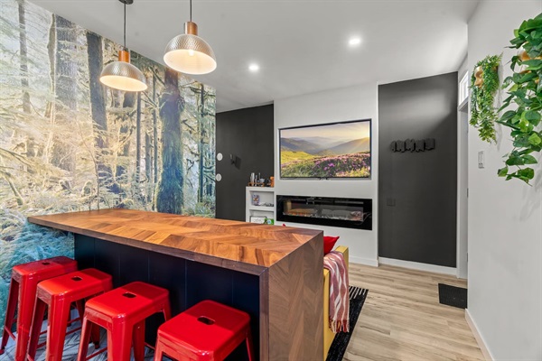 Gather around the stunning kitchen island! Bright and modern, it features stylish red stools and elegant pendant lights. This space is perfect for meal prep or enjoying drinks with friends, inviting both fun conversations and culinary adventures.