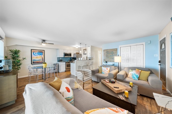 Sunlight, sea breeze, and space to gather—this bright open layout was made for coastal relaxation.