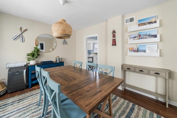 Coastal charm meets casual comfort in this dining area—perfect for brunch before the beach or dinner after sunset.