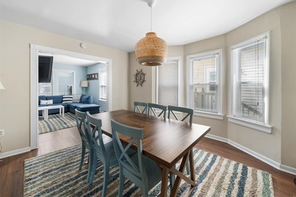 Coastal charm meets casual comfort in this dining area—perfect for brunch before the beach or dinner after sunset.