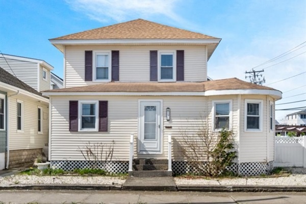 Classic North Wildwood charm—this cozy home is just a stroll from the beach and boardwalk fun.