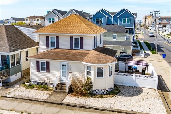 A beach cottage that feels like summer—relax, unwind, and make memories just blocks from the ocean.