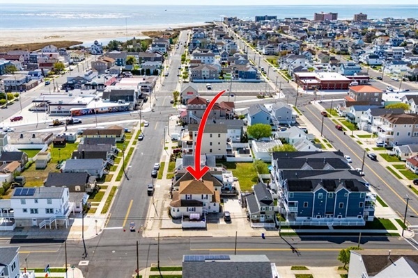 Steps from the beach and close to everything—this bright seaside home sits perfectly between fun and relaxation.
