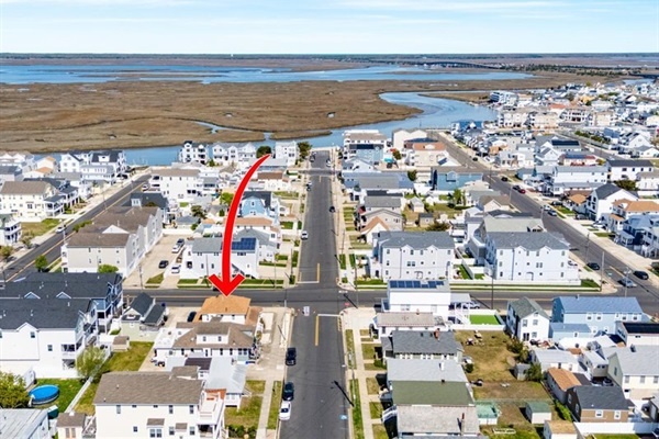 Beautifully positioned between beach and bay—enjoy sunsets, sea breezes, and easy access to everything Wildwood offers.