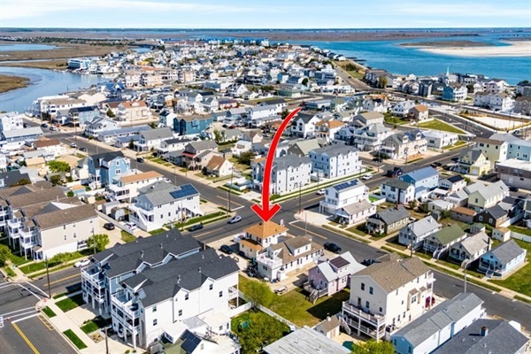 Enjoy a quiet stay near it all—relax, explore, and soak up the Wildwood vibe from this perfectly placed coastal home.