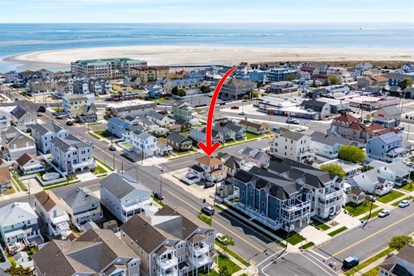 A true beach-town gem—just minutes from the surf, the pier, and all the best local attractions.