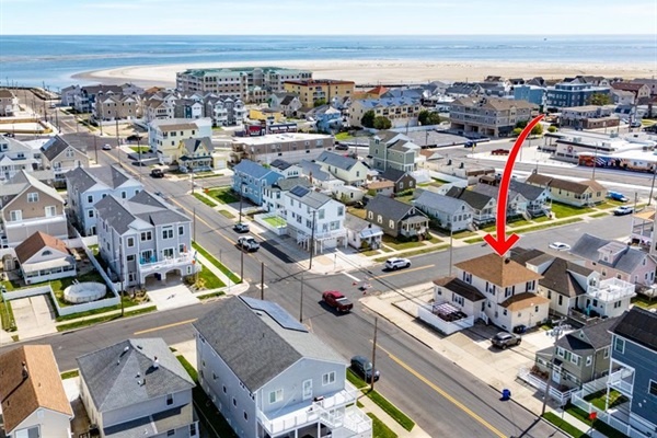 Prime location near the sand, restaurants, and boardwalk—ideal for a carefree seaside stay.