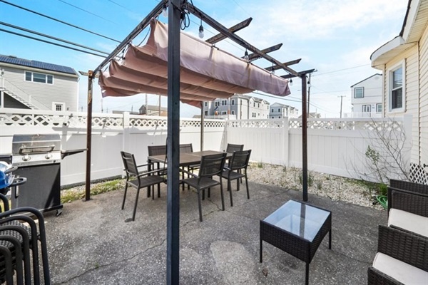 Fire up the grill, dine under the pergola, and enjoy warm coastal evenings in your private outdoor retreat.