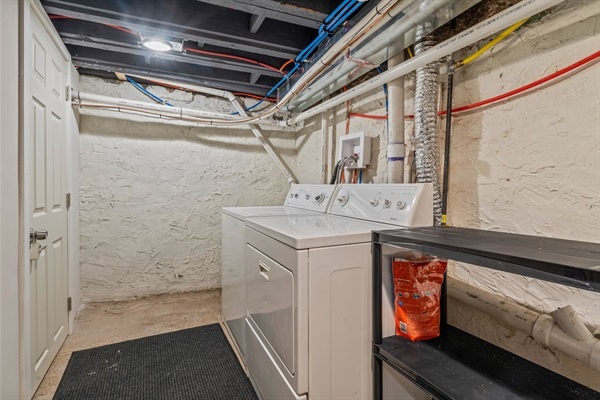 In-unit washer and dryer make extended stays a breeze—freshen up your clothes whenever you like.