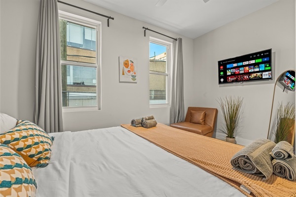 Bright and modern—wake up to sunshine, unwind with your favorite series, and enjoy plush linens for restful nights.