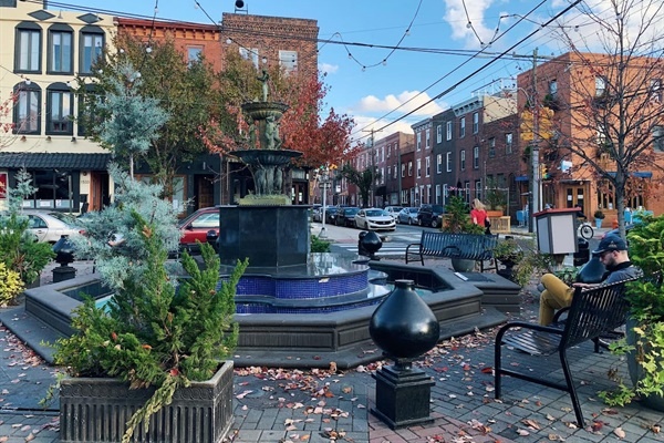 Explore the local parks and charming fountains that add to the neighborhood's appeal. You will love the picturesque settings perfect for a leisurely stroll or a relaxing moment.