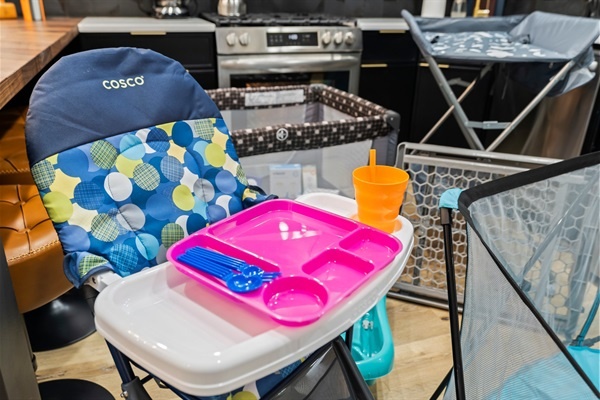 Mealtime made easy — a bright, cheerful setup for your tiniest traveler to dine comfortably.