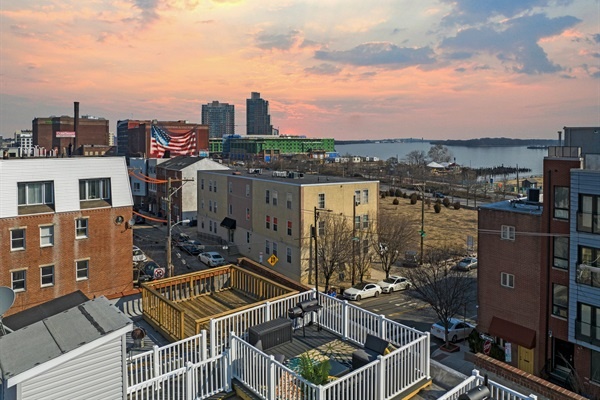 Watch the sun rise over the riverfront — just steps from parks, cafés, and Philly’s most scenic views.