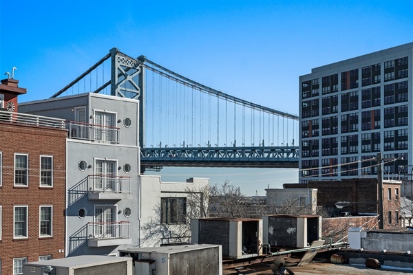 Enjoy iconic views of the Benjamin Franklin Bridge — a stunning reminder you’re right in the heart of Philly.