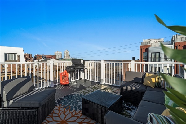 Soak up the sun or dine under the stars. Your private rooftop offers the best of city living.