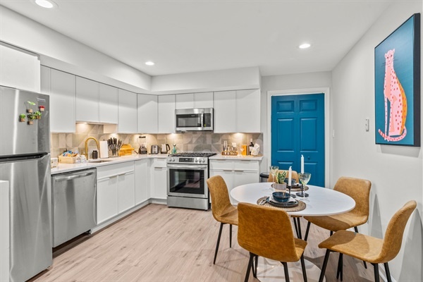 The fully equipped kitchen features modern appliances and a charming dining area. You will appreciate the thoughtful layout and stylish design, making it easy to prepare and enjoy meals.