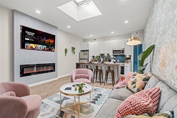 Welcome to this relaxed, cozy living space at your home away from home!