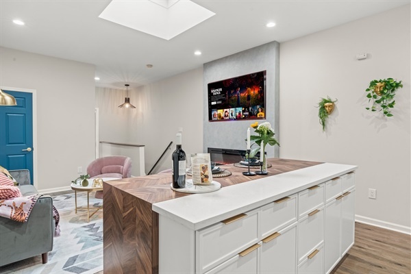 Experience modern elegance in the living area, where a sleek TV setup, stylish decor, and a cozy seating arrangement await you. The open layout and ambient lighting create a welcoming and sophisticated atmosphere.