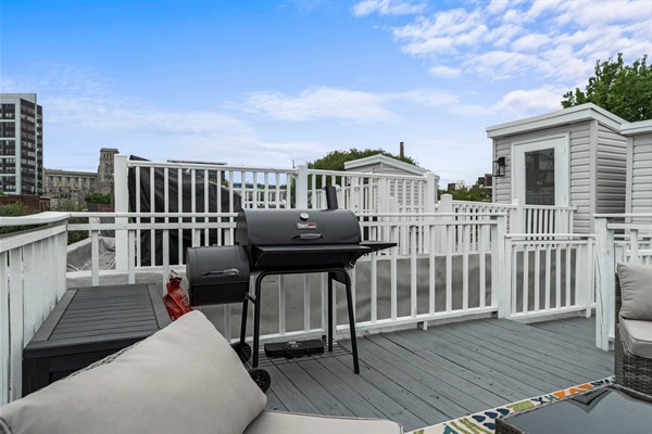 Fire up the grill and enjoy open-air dining with skyline views — perfect for sunset evenings above the city.