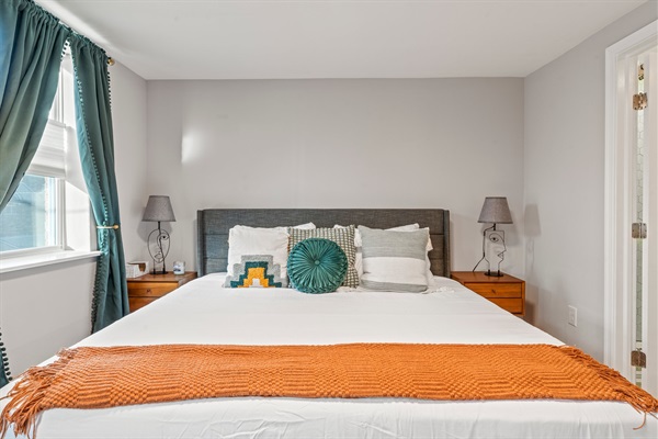 Wake up refreshed in this sunlit king suite—soft tones, cozy textures, and space that feels like home.