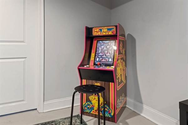 Enjoy retro gaming on the classic arcade machine, bringing a nostalgic touch to your stay. It’s perfect for gamers of all ages to relive the excitement of vintage arcade games.