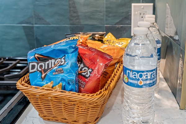 You will love the complimentary snacks and bottled water provided for your convenience. With a variety of chips and refreshing Niagara water, you'll always have a tasty treat and hydration at your fingertips.